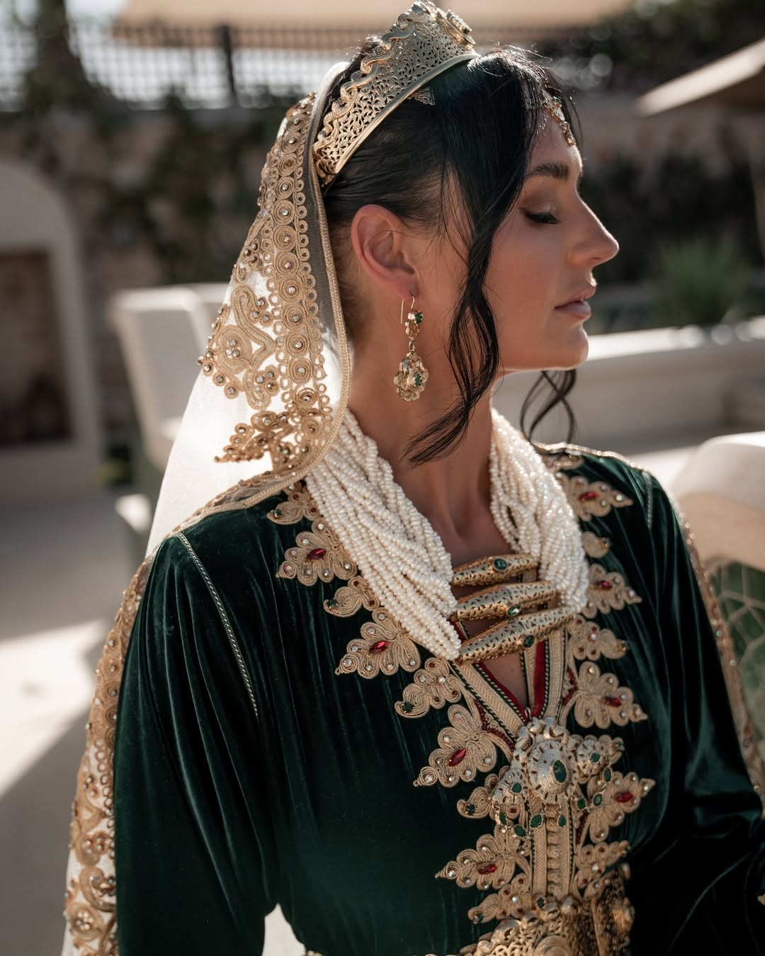 The Moroccan traditions #caftan#bridaldress#moroccanwedding#mariagemarocain#traditionnel#weddingplanner#events#marrakech#negafa#henne#weddingday#photograph#riads#morocco#weddings (2)