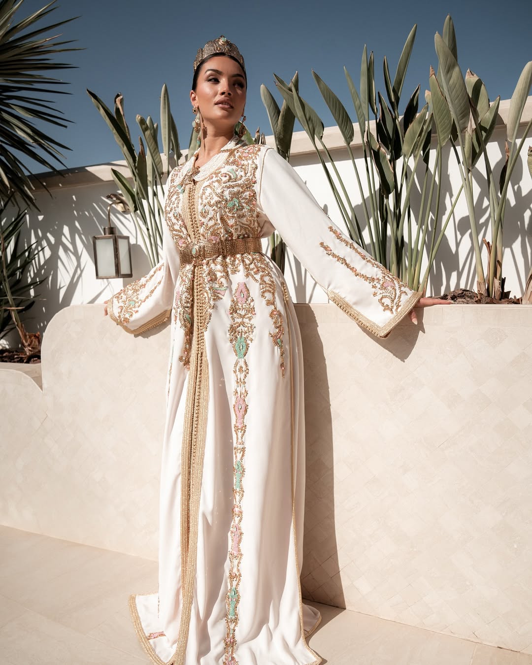 The traditional Moroccan bride editorial ..Model - @estelleandyounes HAMUA - @haleymakeupartist Designer - @negafa_lamaisonhora Location - @riadnyla BTS - @btswithmariam ..#photographer #photography #editorial (2)